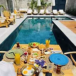 Rhea Boutique Alacati