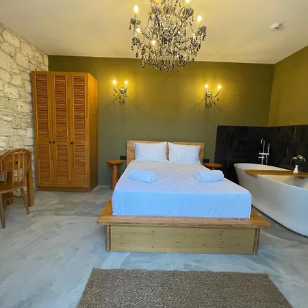 Rhea Boutique Hotell *