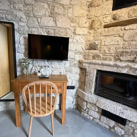 Rhea Boutique Hotel *