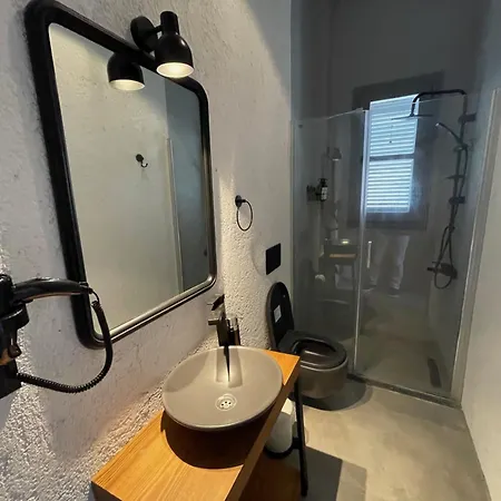 Rhea Boutique Hotell *