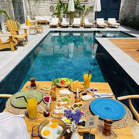 Rhea Boutique Alaçatı