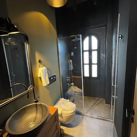 Rhea Boutique Hotell *