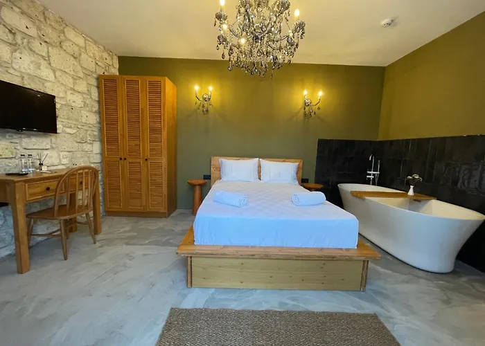 Rhea Boutique Hotel *
