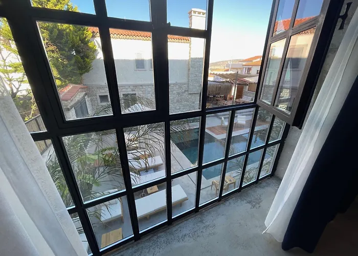 Rhea Boutique Hotel